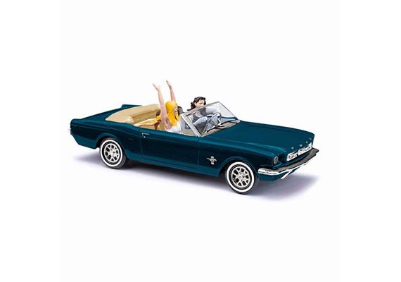 Busch 47528 Ford Mustang Cabrio mit Figuren
