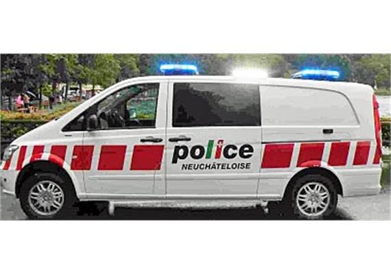 Busch 51100.149 MB-Vito Kastenwagen Polizei Neuenburg 1/87