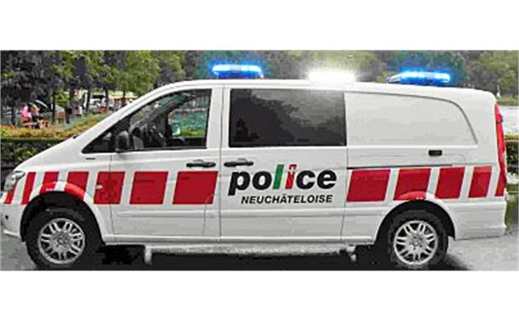 Busch 51100.149 MB-Vito Kastenwagen Polizei Neuenburg 1/87