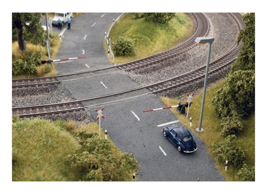 Noch 14307 L-C Bahnschranken mit Andreaskreuzen