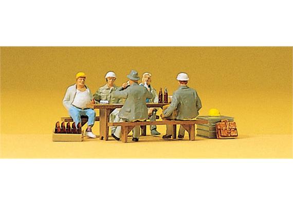 Preiser 10338 Bauarbeiter in der Pause, Set mit 5 Figuren und Zubehör